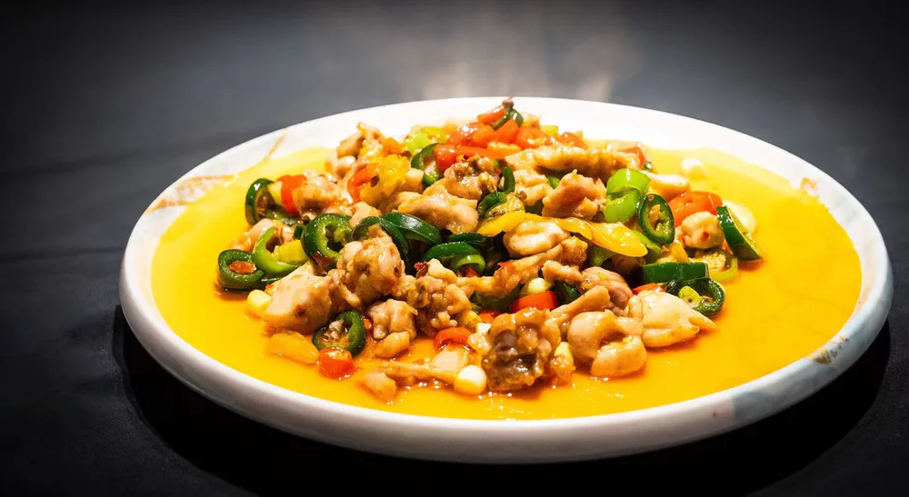 Kaninchen with fresh chilies