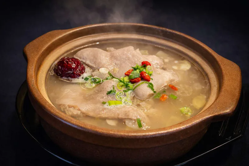 Schweinefuß-Suppe nach Hausrezept